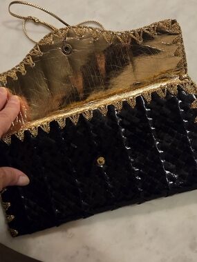 🐈‍⬛️ La Regale Black & Gold Woven Patent Clutch - Evening Bag